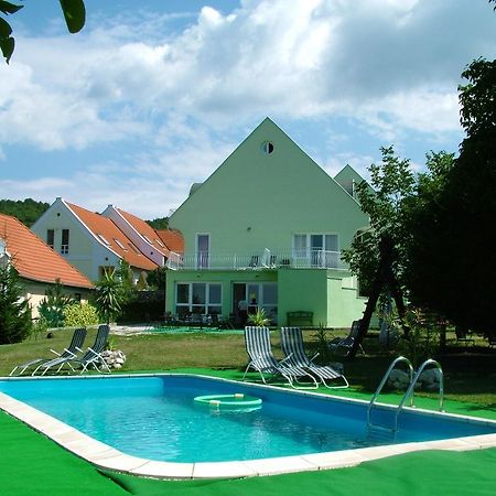 Hotel Zoldhaz Bio Panzio Gyenesdiás Exteriér fotografie